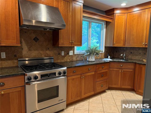 37 Columbus Avenue, Harrington Park, NJ 07640