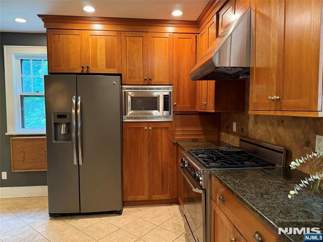 37 Columbus Avenue, Harrington Park, NJ 07640