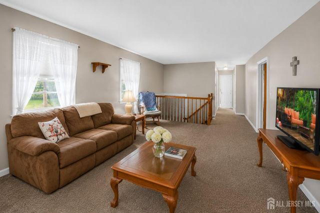 10 Remington Drive, Edison, NJ 08820