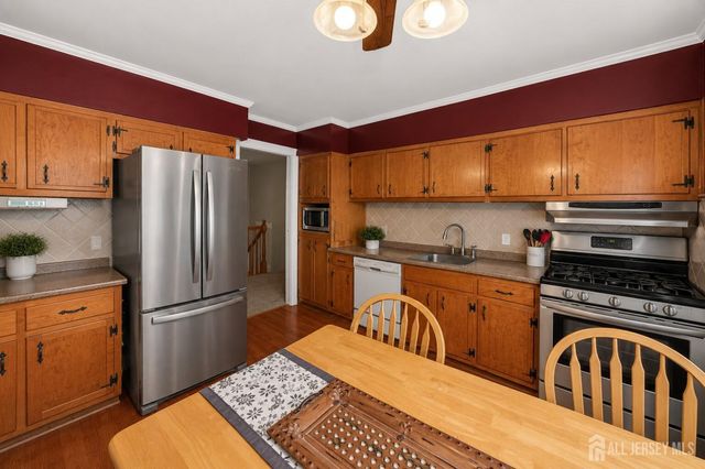10 Remington Drive, Edison, NJ 08820