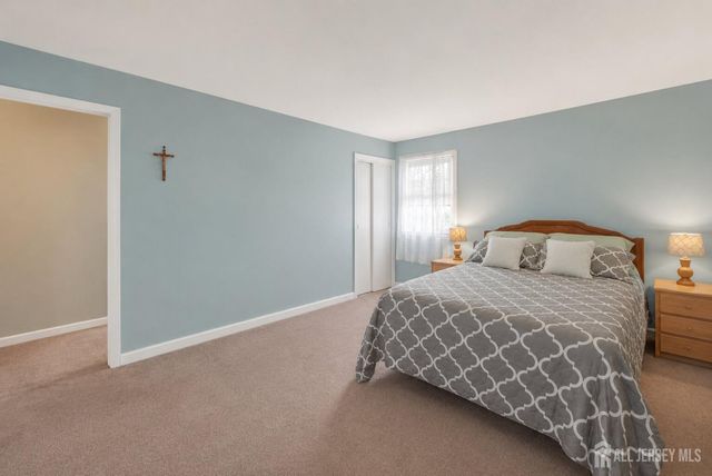 10 Remington Drive, Edison, NJ 08820
