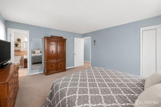 10 Remington Drive, Edison, NJ 08820