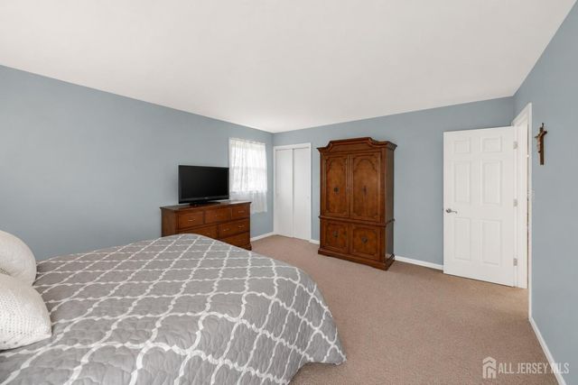 10 Remington Drive, Edison, NJ 08820