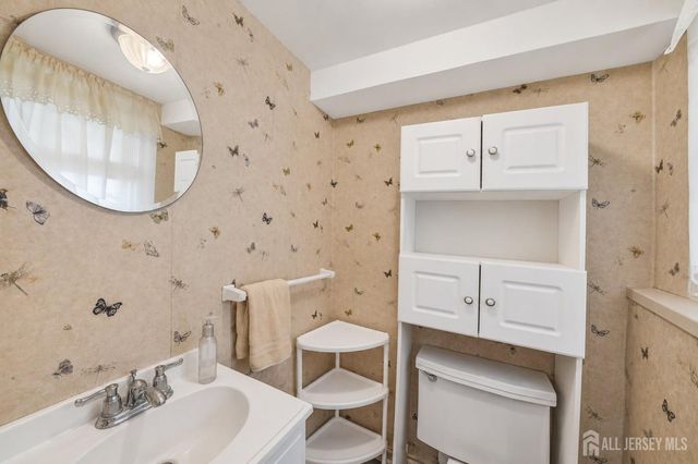 10 Remington Drive, Edison, NJ 08820