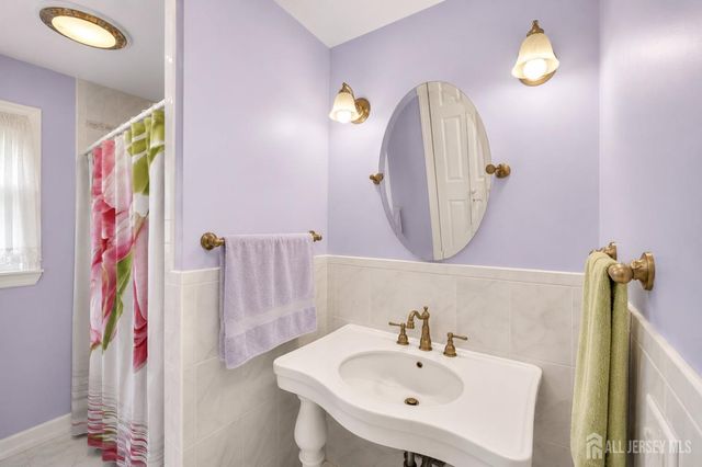 10 Remington Drive, Edison, NJ 08820