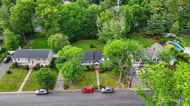 10 Remington Drive, Edison, NJ 08820