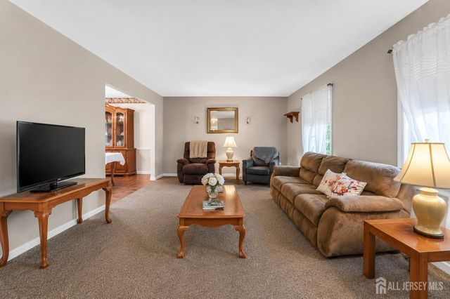 10 Remington Drive, Edison, NJ 08820