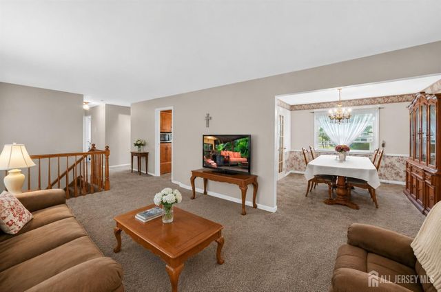 10 Remington Drive, Edison, NJ 08820