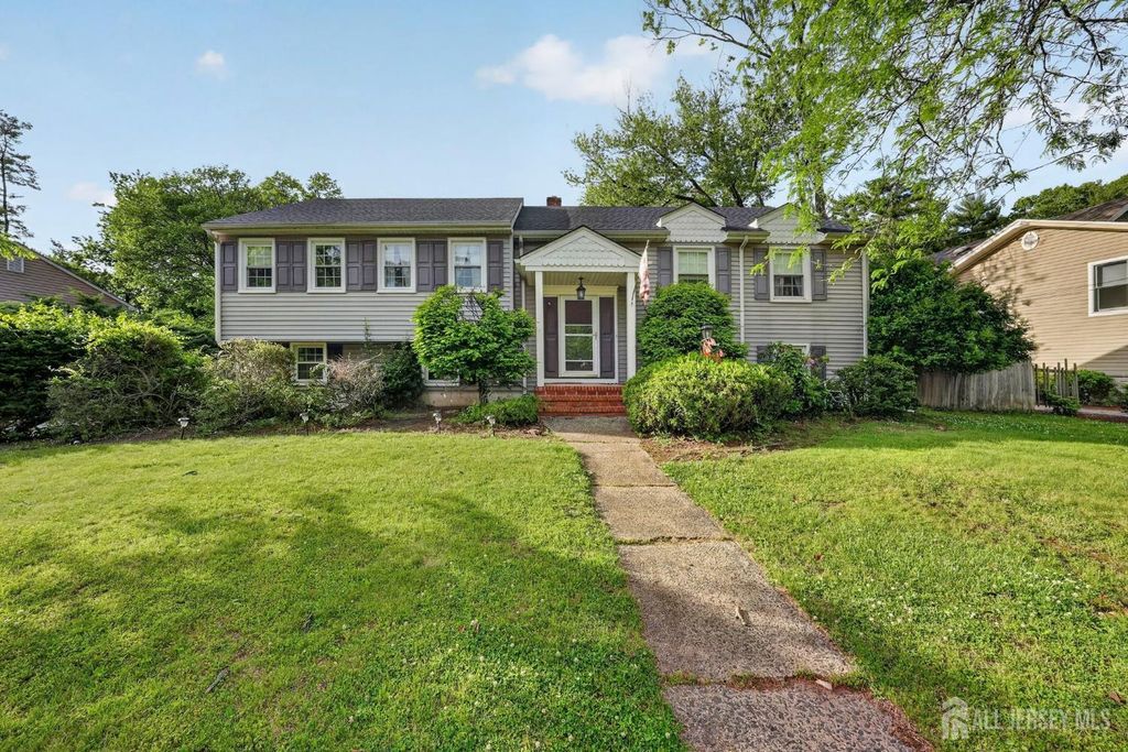 10 Remington Drive, Edison, NJ 08820