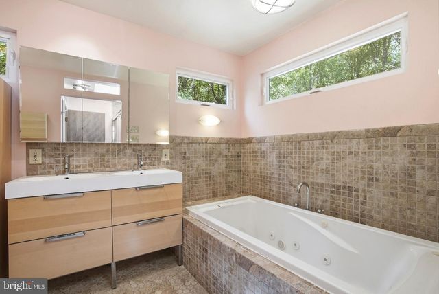 3 UPPER BANK DR, Chadds Ford, PA 19317