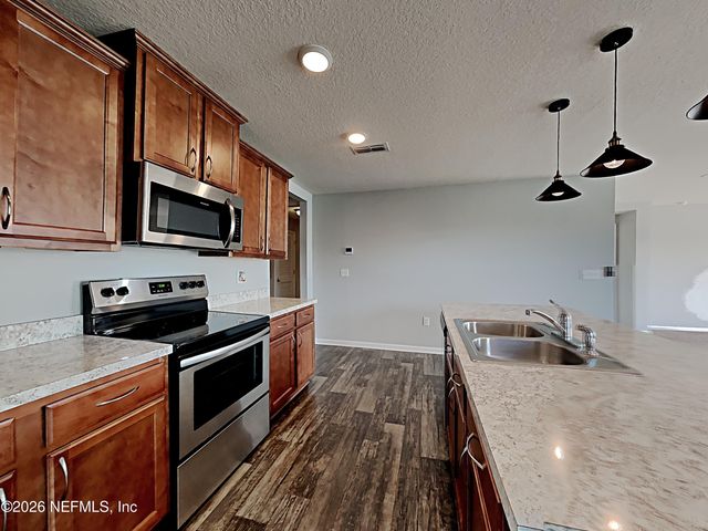 2209 PEBBLE POINT Drive, Green Cove Springs, FL 32043