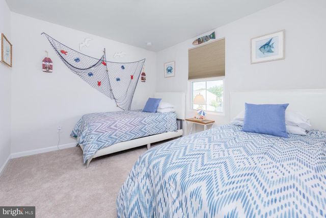 70 GALLERIA DR, Mays Landing, NJ 08330