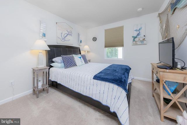 70 GALLERIA DR, Mays Landing, NJ 08330