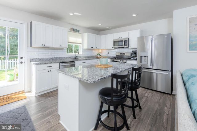 70 GALLERIA DR, Mays Landing, NJ 08330