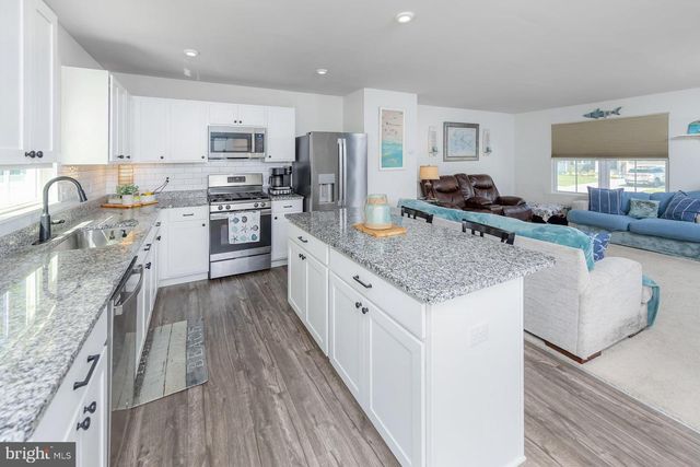 70 GALLERIA DR, Mays Landing, NJ 08330