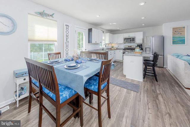 70 GALLERIA DR, Mays Landing, NJ 08330