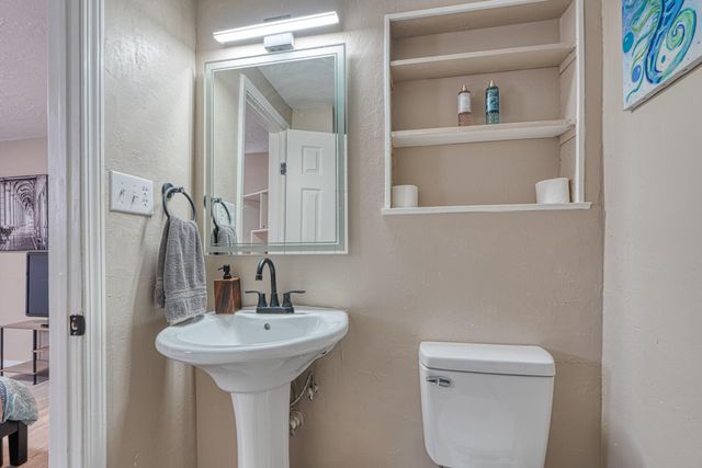 1844 Elizabeth Street NE, Albuquerque, NM 87112