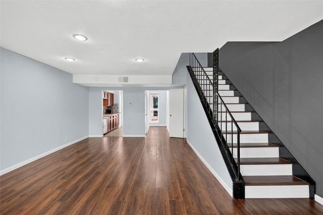 215 Postoffice 408, Galveston, TX 77550