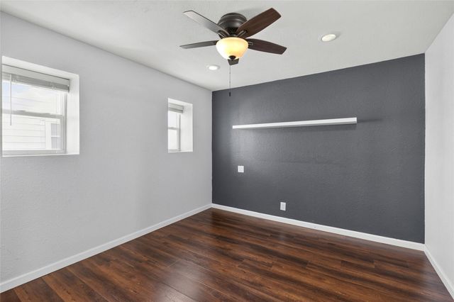 215 Postoffice 408, Galveston, TX 77550