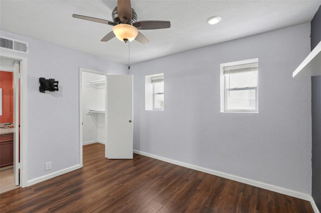 215 Postoffice 408, Galveston, TX 77550