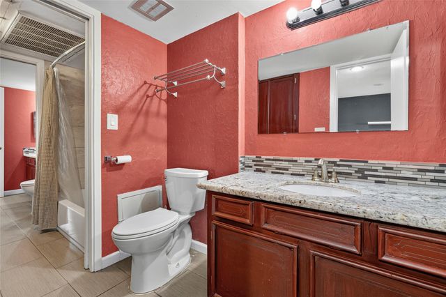 215 Postoffice 408, Galveston, TX 77550