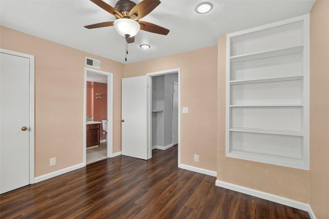 215 Postoffice 408, Galveston, TX 77550