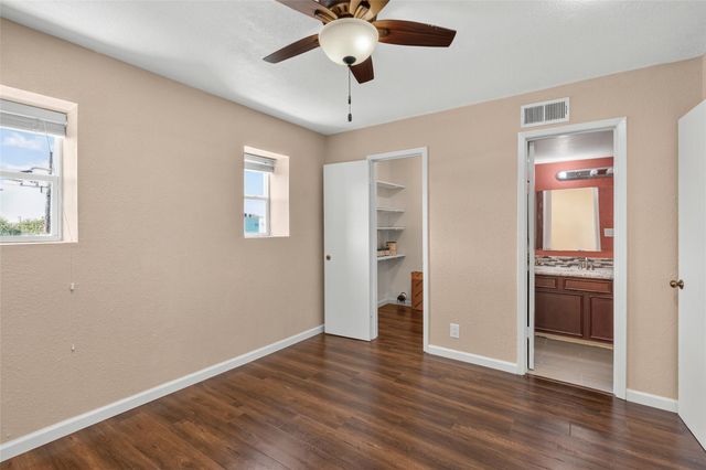 215 Postoffice 408, Galveston, TX 77550