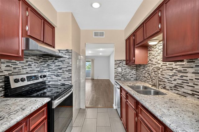 215 Postoffice 408, Galveston, TX 77550