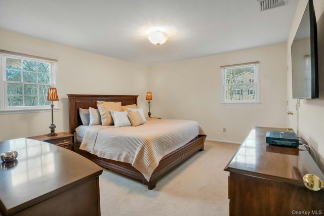 10 Rose Hill Road, Briarcliff Manor, NY 10510