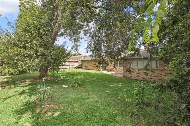 5811 Spruce Forest Drive, Houston, TX 77092