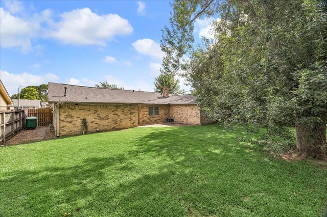 5811 Spruce Forest Drive, Houston, TX 77092