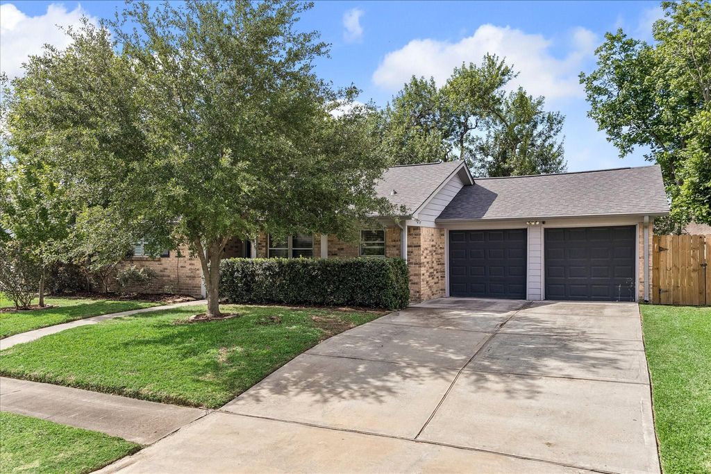 5811 Spruce Forest Drive, Houston, TX 77092