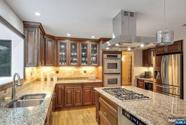 12 Jason Woods Road, Closter, NJ 07624