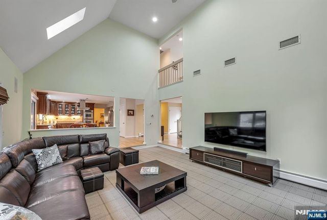 12 Jason Woods Road, Closter, NJ 07624