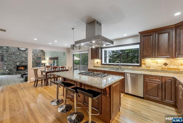 12 Jason Woods Road, Closter, NJ 07624