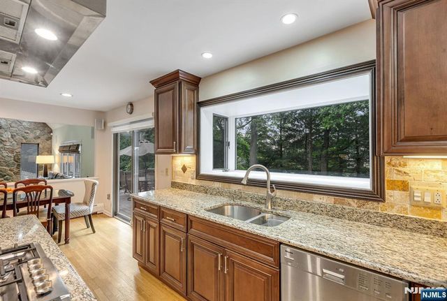 12 Jason Woods Road, Closter, NJ 07624