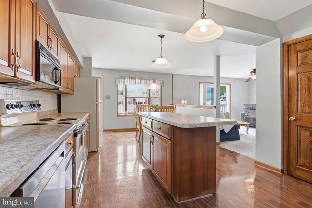 527 SAXER AVE, Springfield, PA 19064