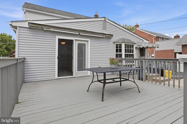 527 SAXER AVE, Springfield, PA 19064