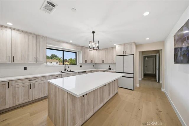 8542 De Celis Pl, North Hills, CA 91343