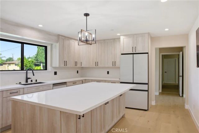 8542 De Celis Pl, North Hills, CA 91343