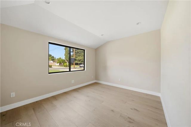 8542 De Celis Pl, North Hills, CA 91343