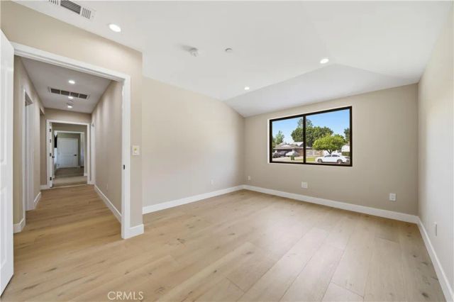 8542 De Celis Pl, North Hills, CA 91343