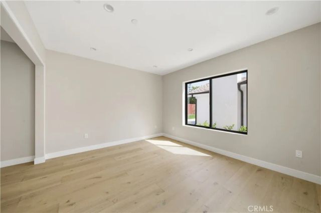 8542 De Celis Pl, North Hills, CA 91343