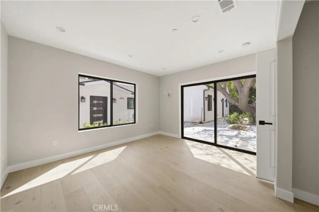 8542 De Celis Pl, North Hills, CA 91343