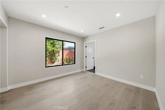 8542 De Celis Pl, North Hills, CA 91343