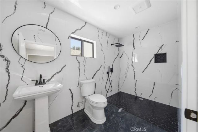 8542 De Celis Pl, North Hills, CA 91343