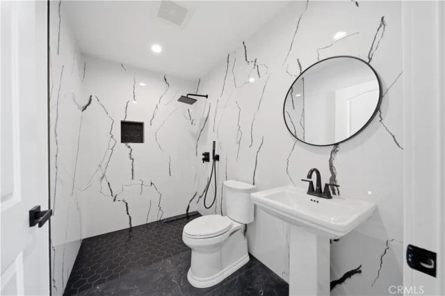 8542 De Celis Pl, North Hills, CA 91343