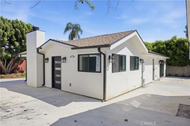 8542 De Celis Pl, North Hills, CA 91343