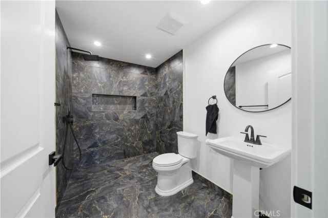 8542 De Celis Pl, North Hills, CA 91343