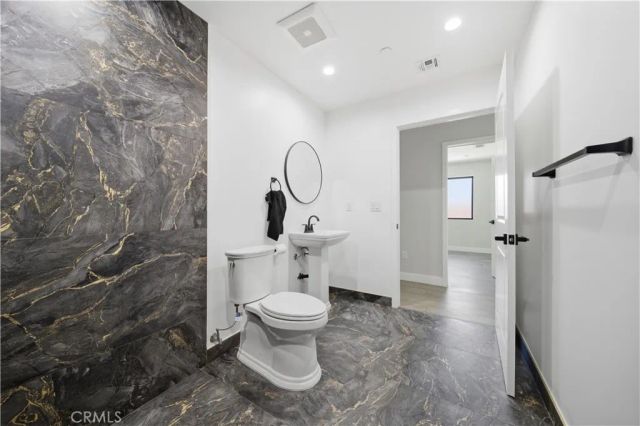 8542 De Celis Pl, North Hills, CA 91343